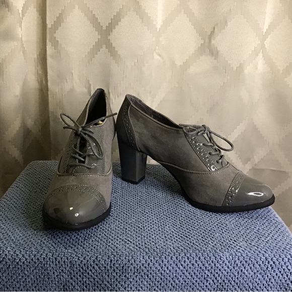 Karen Scott Kara Cap Toe Oxford Pumps - Picture 10 of 12